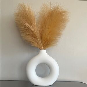 Neutral White Donut Vase with Tan Pampas Grass